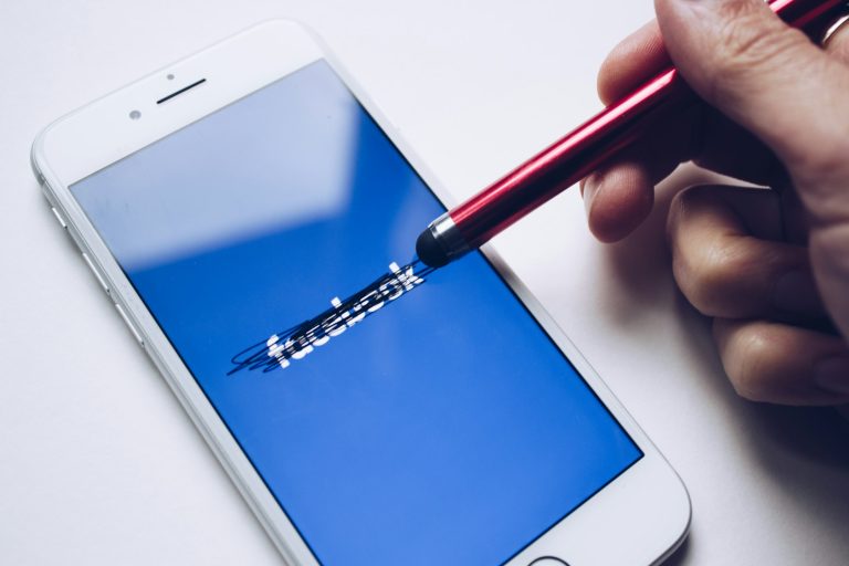 Miten poistaa oma Facebook tili?