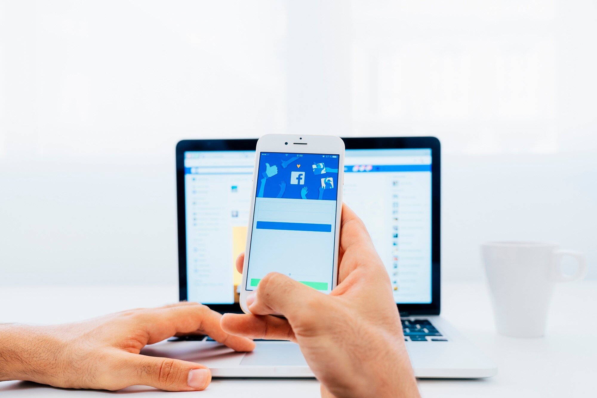 Facebookin tietojen lataus -sivu, jossa käyttäjä voi valita ladattavat tiedot
