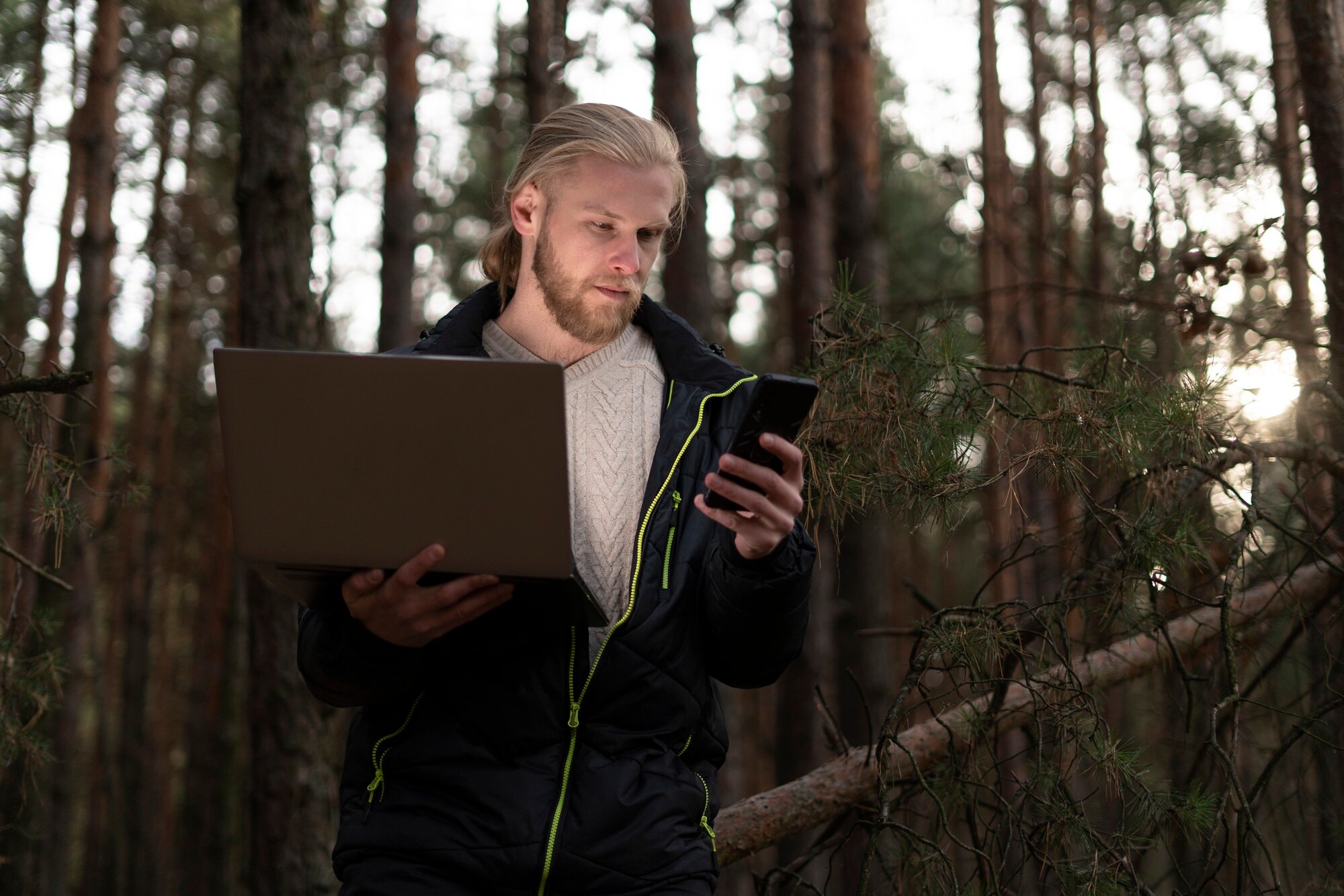 Käyttäjä kirjoittaa suomi.fi-osoitteen selaimeen ja kirjautuu pankkitunnuksilla